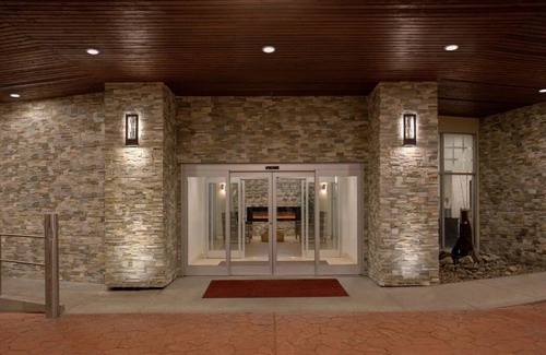 Lake Forest House | Convenient Location! Onsite Pool, Private Parking, Near Lake Oswego