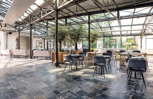 Baarlo Hotel | Convenient Location with Free Parking, Free Dining! Close to Kasteel D'Erp!