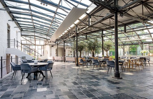 Baarlo Hotel | Convenient Location with Free Parking, Free Dining! Close to Kasteel D'Erp!