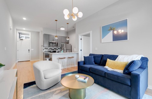 Church Hill Apartment | Convenient & Luxe Designer Apt w/King Sized Bed