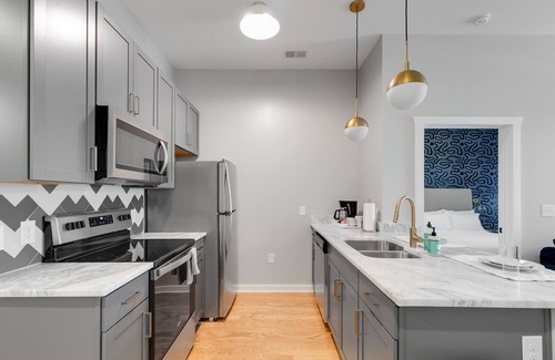 Church Hill Apartment | Convenient & Luxe Designer Apt w/King Sized Bed