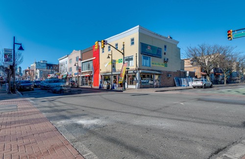 North Ironbound Apartment | Convenient Newark Apartment ~ 15 Mi to Manhattan!