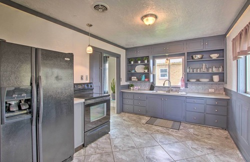 Preston House | Convenient Preston Retreat w/Private Yard!