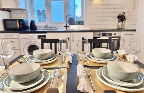 Tokyngton Apartment | Convenient Private Triple Room 30 Min to Central