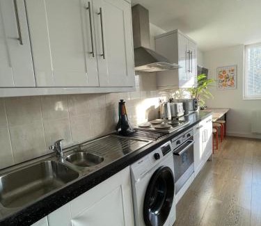 Andover Apartment | Convenient quiet flat with parking