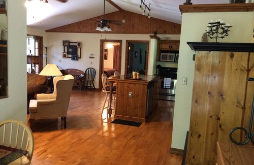 Franklin House | Convenient/Restful Mountain Get-away