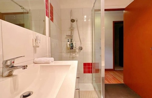 Lauderdale House | Convenient Retreat just 10 Minutes from Airport
