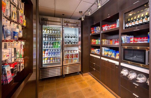 Durham Hotel | Convenient Stay, Superb Location! 2 Relaxing Units, Free Parking, Onsite Pool