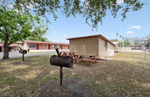 Beeville House | Convenient Stay, Superb Location! 3 Convenient Units, Free Parking