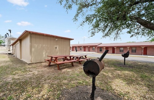 Beeville House | Convenient Stay, Superb Location! 3 Convenient Units, Free Parking