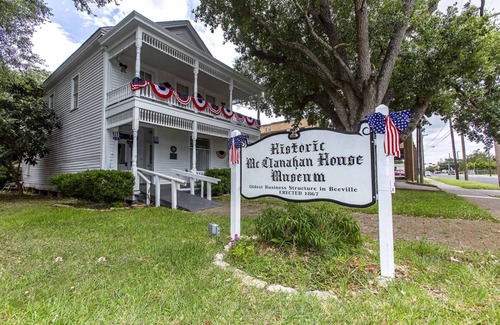 Beeville House | Convenient Stay, Superb Location! 3 Convenient Units, Free Parking