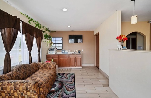 Beeville House | Convenient Stay, Superb Location! 3 Convenient Units, Free Parking