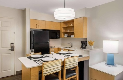 Arrowood Hotel | Convenient Suite Close to Carowinds Amusement Park and Other Attractions