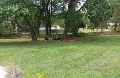 Sedgefield House | Convenient to Colosseum, Aquatics Center, Furniture Market, Sedgefiled Golf