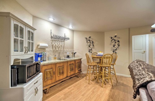 Groveland House | Convenient Unit w/Fire Pit ~ Half-Mi to Lake!