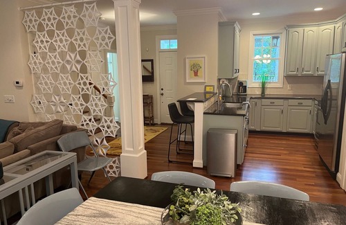 Carrboro House | Convenient well appointed home near downtown Carrboro and farmers market
