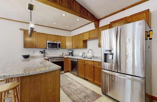 Donner Lake Woods House | Conveniently located home with fully stocked kitchen, w/d, fast wifi & loft