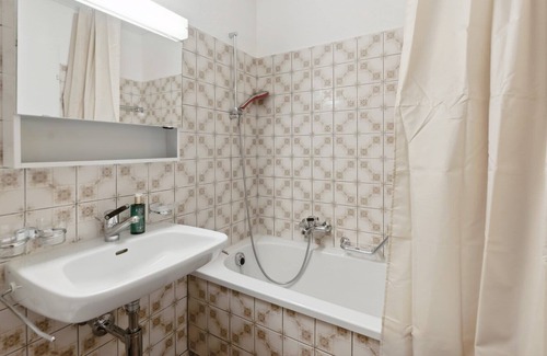 Hochschulen Apartment | Conveniently Located Simple Apartment in Zurich