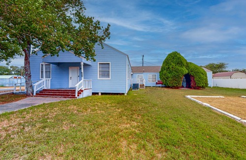 Ingleside House | Conveniently located rental with spacious rooms