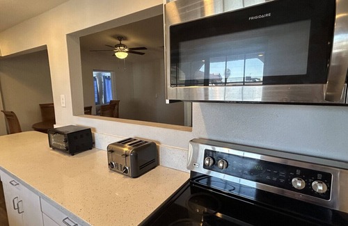 Beverly Green House | Convention/Airport Close 5beds 1 story Pets Pay