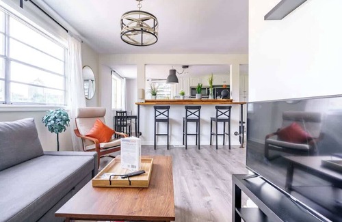 Victorian Village Apartment | Convention - Private Parking - Pets - Short North