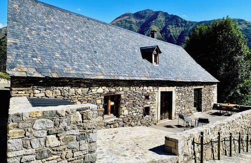Sazos House | Converted barn near Luz Saint Sauveur 155m2, in the heart of Toys country