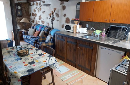 Arganil Cottage | Converted farm cottage with pretty views, 2km from Arganil, river beach 2km
