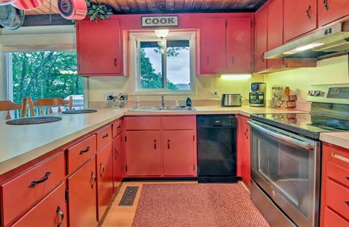 Eidelweiss Village Cabin | Conway Area Chalet w/Mountain Views & Fire Pit!