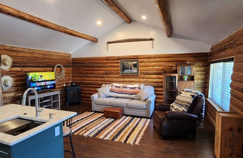 Diamondville Cabin | Cookie's Cabin is a charming little cabin in adventurous Kemmerer!