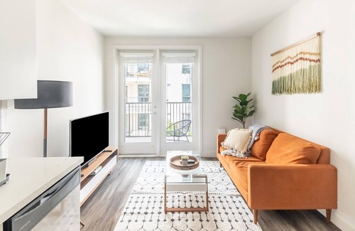 Wilshire Apartment | Cool 1BR Apartment in in LA Near Downtown