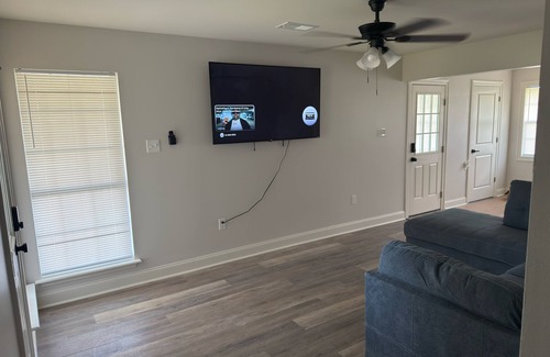 Plattenville House | Cool 3-bedroom house with Central AC/Heat, Ultra fast WIFI in Belle Rose