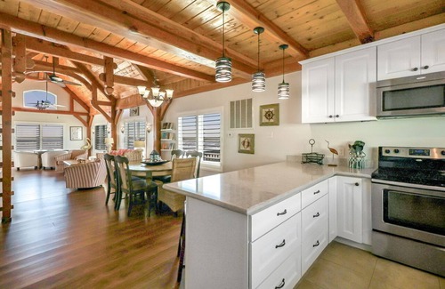 Port Bolivar House | Cool Breeze - 2 Bedroom, 2 Bath, Sleeps 10 - Beach front!