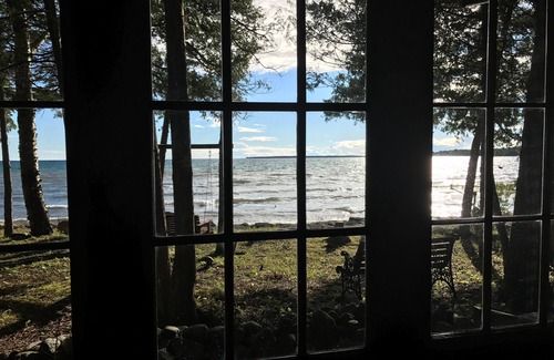 St Ignace Cabin | Cool breezes off Lake Michigan. Book your fall color stay! A few dates remain