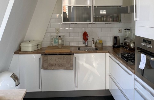 Katendrecht Apartment | cool city loft with a beautiful view over the Maas
