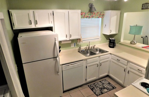 Port Royal House | Cool Coastal Cottage - 2 miles from Parris Island - 1 mile From Sands Beach!