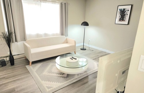 North Central Edmonton Apartment | Cool entire suite on Jasper Avenue Downtown.