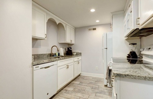 Wesley Heights House | Cool Guest House. Close to Uptown. Walk Everywhere