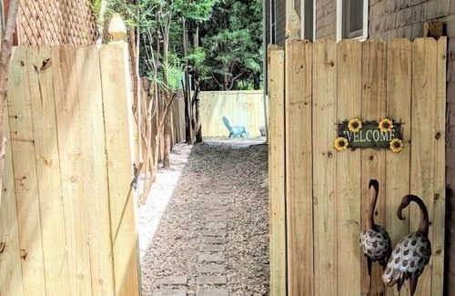 Wesley Heights House | Cool Guest House. Close to Uptown. Walk Everywhere