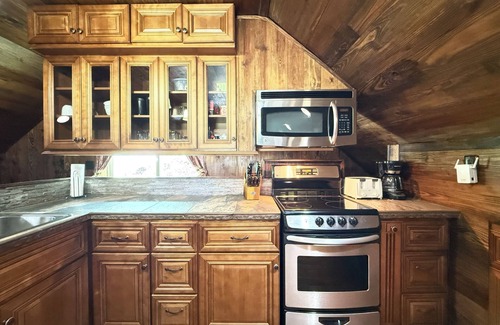 Island Park Cabin | Cool Hand Luke Apartment* Smart Tv, Free Wifi, Minutes to Henrys Lake, Sleeps 2 max