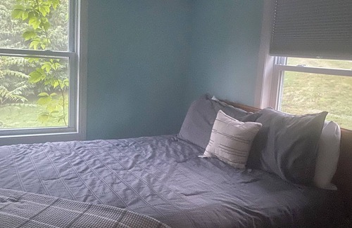Dundee House | Cool house with AC in charming Dundee with gorgeous views of the lake