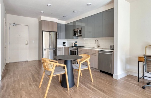 Mountain View Apartment | Cool Mountain View 1BR w/Gym, Pool & Spa, nr Highways, by Blueground