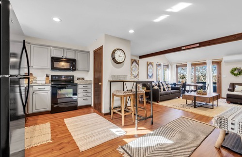 Tannersville House | cool nights, warm days. The best time of the year is here come enjoy all.n