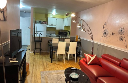 Pointe-Saint-Charles Condo | cool place 15 minutes walk to old port and 7 minutes drive. down town Montreal