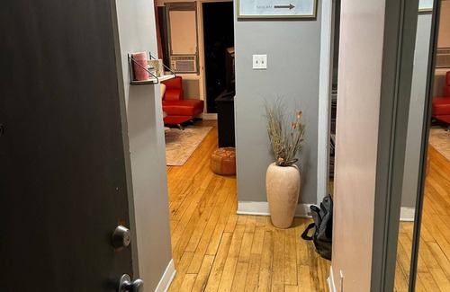 Pointe-Saint-Charles Condo | cool place 15 minutes walk to old port and 7 minutes drive. down town Montreal