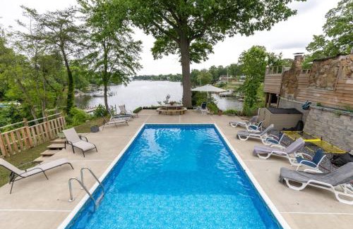 Arnold House | Cool Spring Suite
