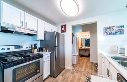 Coolidge Apartment | Coolidge Modern Studio right next to heated pool and amenities