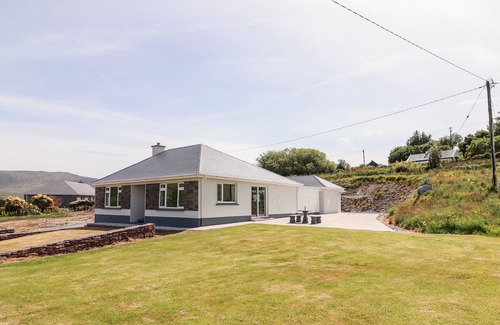Kilnabrack Upper House | COOLNAHARRAGILL LOWER, family friendly in Glenbeigh, County Kerry