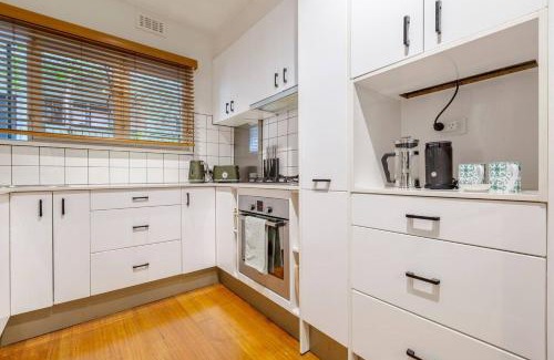 South Yarra Apartment | Coolullah Catch - Enjoy Mid-Century Urban Living