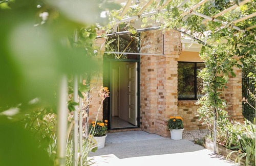 Sunshine Coast House | Coolum Beach 5mins Mountain views Pet friendly