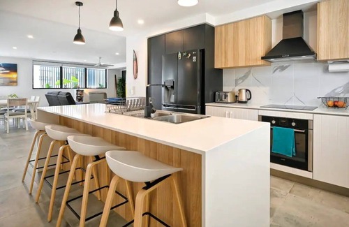 Sunshine Coast Apartment | Coolum Beach - Beachside Dream - 3 B/R, 2 Bath ZF6